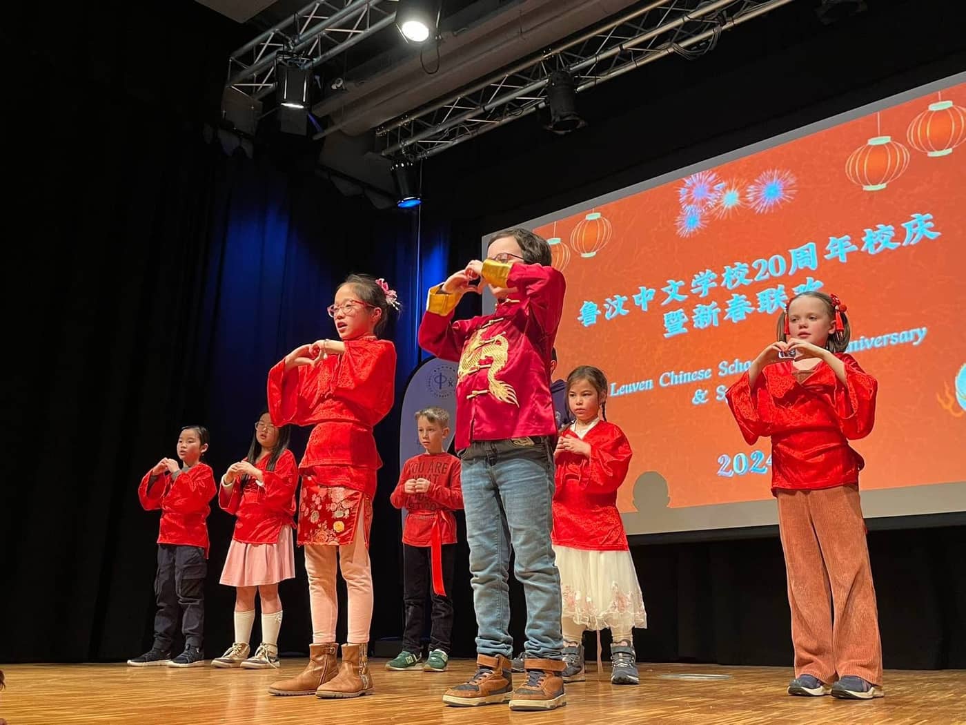 学校舞台表演